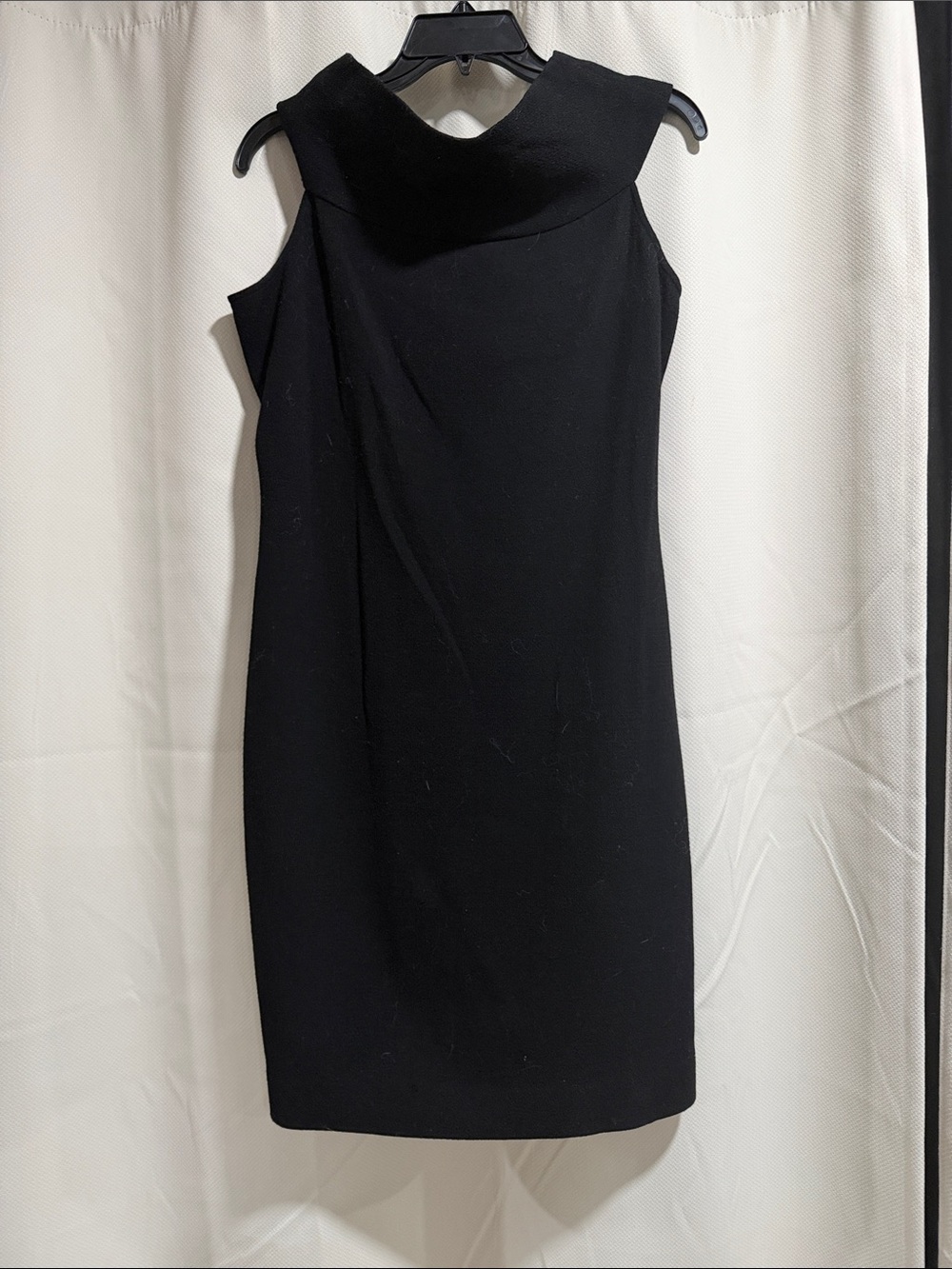Classic Black Sleeveless Sheath Dress